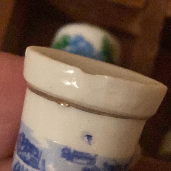 Antique Thimbles Collection With Display Wood Rack Lot 16p Metal & Porcelain - Picture 15 of 16